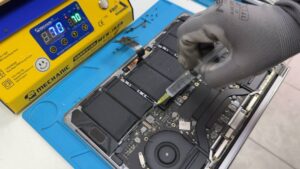 Заміна акумулятора MacBook