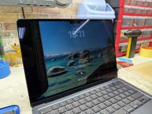 зламаний екран MacBook